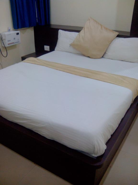 לקנאו Hotel R K International חדר תמונה